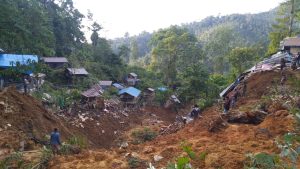 Kapolres Kotabaru Tinjau Lokasi Longsor di Sungai Durian, Ini data  Korban Meninggal dan Luka-Luka