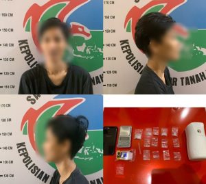 Diduga Pengedar Sabu, Perempuan Muda Ini di Tangkap Polisi Saat Duduk di Rumahnya