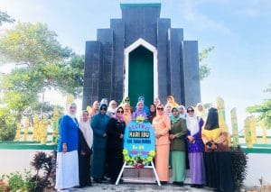 Ziarah dan Tabur Bunga di Makam Pahlawan Warnai Peringatan Hari Ibu di Tanah Bumbu