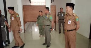 Hari Pertama Kerja di 2023, Sekda Tanbu Sidak Sejumlah OPD