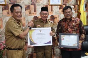Pemkab Raih Dua Penghargaan Sekaligus,Ini Pesan Bupati Kotabaru