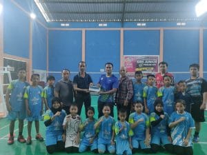 Peduli Olahraga, PWI Tanah Bumbu Salurkan Bantuan kepada Atlet Bulu Tangkis