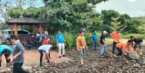 Benahi Halaman Kantornya, Pegawai BPBD Tanbu Melakukan Gotong Royong Bersama