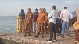Bupati Kotabaru Tinjau Pembangunan Masjid Apung dan Panggung Terbuka di Objek Wisata Siring Laut