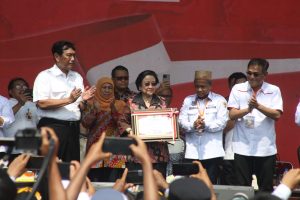 Peringatan 9 Tahun UU Desa, Megawati Dapat Penghargaan Sebagai Tokoh Penggerak Gotong Royong Desa