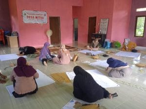 Program CSR, Indocement Tarjun Berikan Pelatihan Batik Sasirangan untuk Warga di Desa Mitra