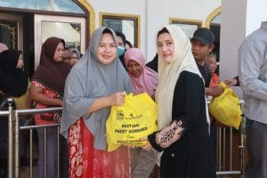 Bupati Kotabaru Sayed Jafar Bagikan Paket Sembako Kepada Warga Kurang Mampu