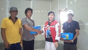 Wujud Peduli, Wakil Rakyat Kotabaru Vitta YulantySerahkan Bantuan Secara Pribadi Kepada Nelayan