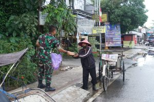 Tebar Kebaikan, Kodim 1022/Tanbu Gelar Jumat Berbagi di Penghujung Ramadan