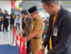 Mewakili Bupati, Camat Kusan Hilir Gunting Pita Resmikan KCP Bank Bank Mandir