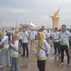 Puncak Peringatan HKN, Dinkes Kotabaru Gelar Jalan Sehat Fun Run Hingga Pemerikasaan Kesehatan Gratis