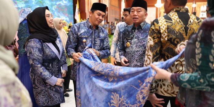 Bupati Andi Rudi Latif dan Gubernur H. Muhidin Kompak Dukung Pengrajin Lokal di Momen Pengukuhan Ketua Dekranasda Kalsel
