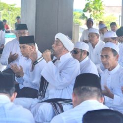 Ziarah Penuh Cinta, Bang Arul dan Habib Musthofa Doakan Sang Tokoh Tanah Bumbu, H. Andi Arsyad