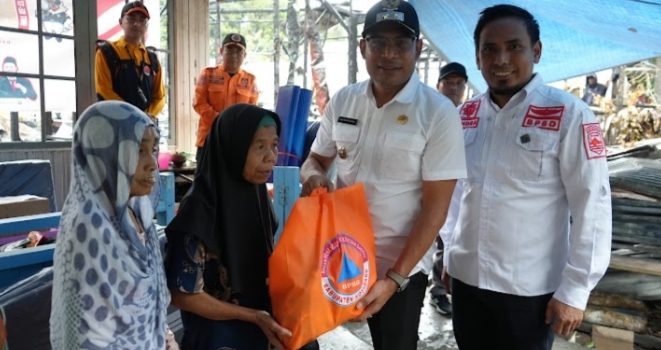 Wakil Bupati Kotabaru Tinjau Lokasi Kebakaran dan Salurkan Bantuan untuk Korban