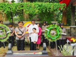 Maknai Hari Bhayangkara ke-79, Kapolri Jenderal Listyo Sigit Ziarah ke Makam Tokoh Bangsa dan Tokoh Polri