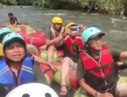 River Tubing Tutup Capacity Building Jurnalis Ekonomi Banua di Sungai Amandit