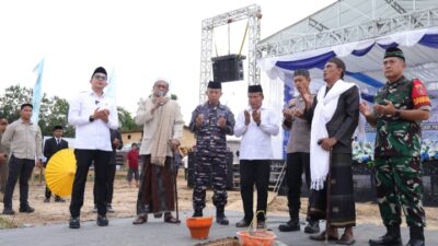 Bupati Tanah Bumbu Letakkan Batu Pertama Pembangunan Sarana Pendidikan di Ponpes Al-Istiqamah