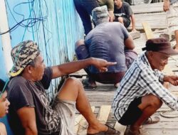 Gotong Royong, Warga RT 16 Desa Semayap Bangun Sendiri Jembatan Yang Ambruk
