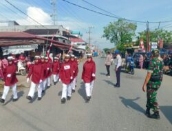 Babinsa Koramil 1022-02/Kusan Hilir Pantau Lomba Gerak Jalan Dalam Rangka Memeriahkan HUT ke -80 RI