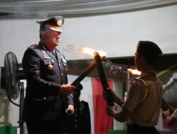 Kapolres Tanah Bumbu Pimpin Upacara Taptu dan Pawai Obor di Kota Pagatan Kecamatan Kusan Hilir