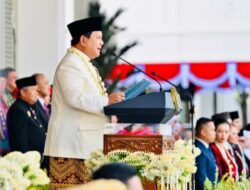 Upacara HUT ke-80 RI, Presiden Prabowo Tampil Berbaju Adat Melayu