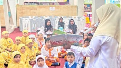 Tumbuhkan Minat Baca dan Kebaikan Sejak Dini, Dispersip Kotabaru Gelar Kegiatan Mendongeng