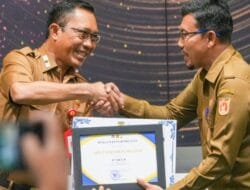 Sekda Banjarbaru Serahkan Penghargaan Lingkungan Hidup Award Tahun 2025