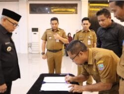 Dorong peningkatan kinerja, Bupati Lantik Pejabat Administrator dan Kepala Puskesmas, Akhmad Rozain Jabat Sekretaris Dinas Perkimtan