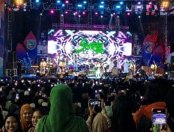 Rhoma Irama Tutup Meriah Expo Saijaan 2026, Ribuan Warga Padati Siring Laut Kotabaru