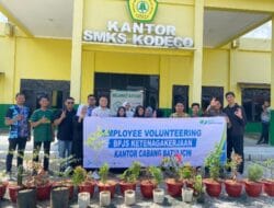 Peringati Hari Lingkungan Hidup Sedunia, BPJS Ketenagakerjaan Batulicin Tanam Pohon di SMKS Kodeco