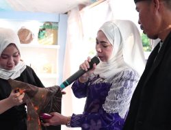 Andi Irmayani Rudi Latif Perkenalkan Pesona Sasirangan Pulau Burung dan Tenun Pagatan di Tala Craft