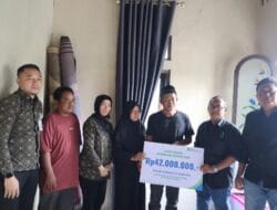 BPJS Ketenagakerjaan Batulicin Serahkan Santunan JKM Rp84 Juta Kepada Dua Keluarga Pekerja Rentan di Tanah Bumbu