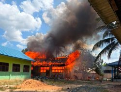 Gudang Bekas Perumahan Guru SMPN 1 Kusan Hulu Terbakar, Siswa Sekolah Masih Beraktifitas