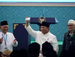Prabowo Resmi Jadi Anggota Seumur Hidup NU, Terima Kartanu dari Rais Aam