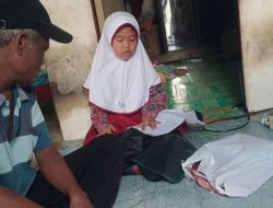 Dapat Nilai 100, Bocah SD di Tanah Bumbu Tinggal Bersama Ayah di Rumah Yang Dilewati Titian Kayu Rapuh