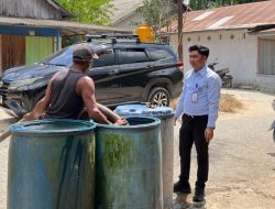 Tengah Kemarau, Indocement Salurkan 1.200 m³ Air Bersih untuk Warga Tarjun dan Langadai