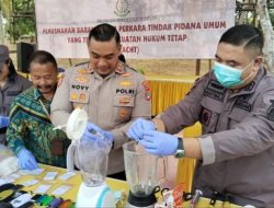 Bersama Kapolres, Kajari Tanah Bumbu Musnahkan Narkotika dengan Diblender