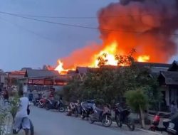 Api Mengamuk di Teluk Kepayang, Lima Mobil Damkar Dikerahkan