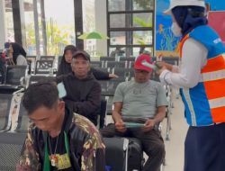 Pelindo Batulicin Bagikan Masker untuk Lindungi Penumpang dari Dampak Karhutla