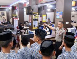 Kapolres Tanah Bumbu Tanamkan Disiplin dan Kesadaran Kamtibmas Kepada Pelajar Saat Kunjungan ke Polres