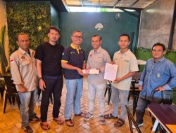 Peduli Krisis Air Bersih, PT Pelsart Tambang Kencana Gandeng PWI Kotabaru Salurkan 20 Tandon Air untuk Warga